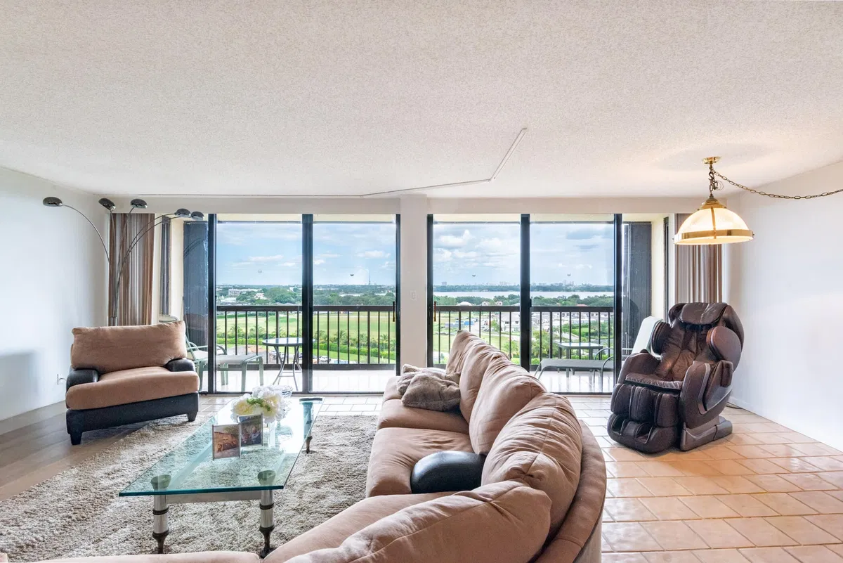 Unit 1103 photo 10