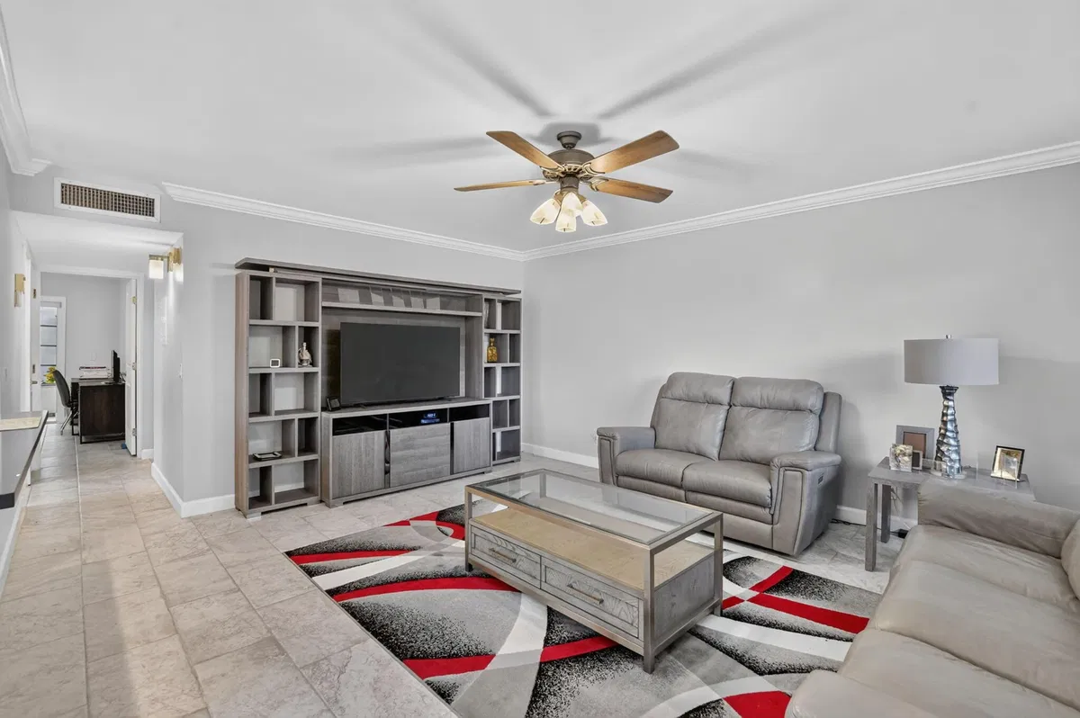  Residence photo 7