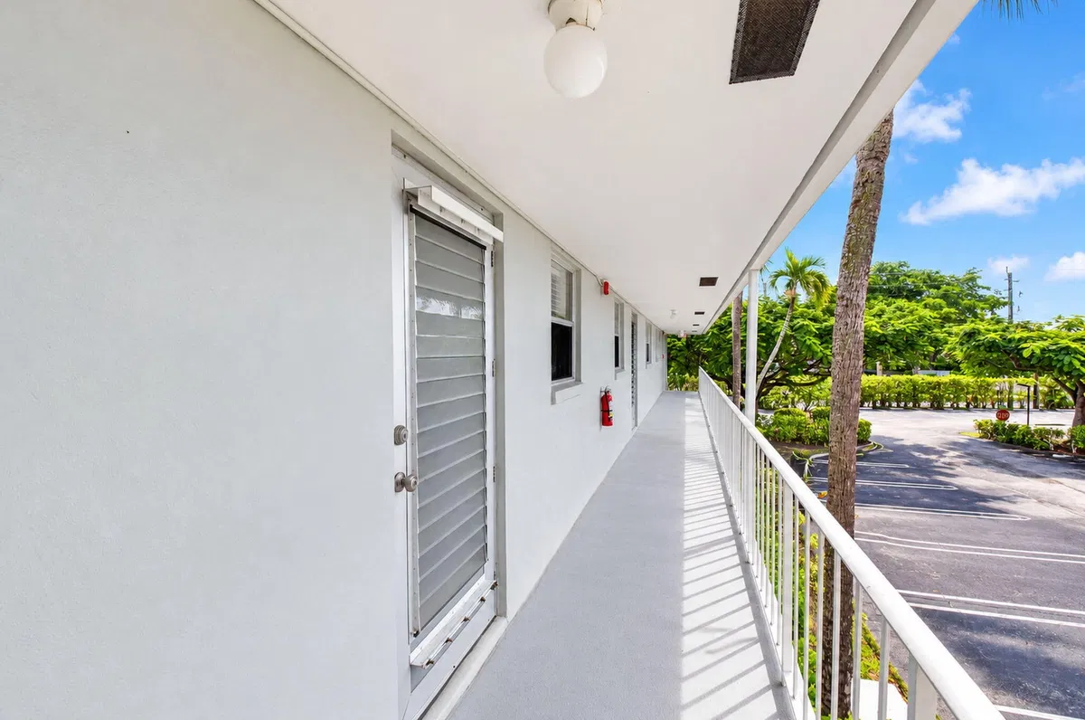 Unit 1406 photo 4