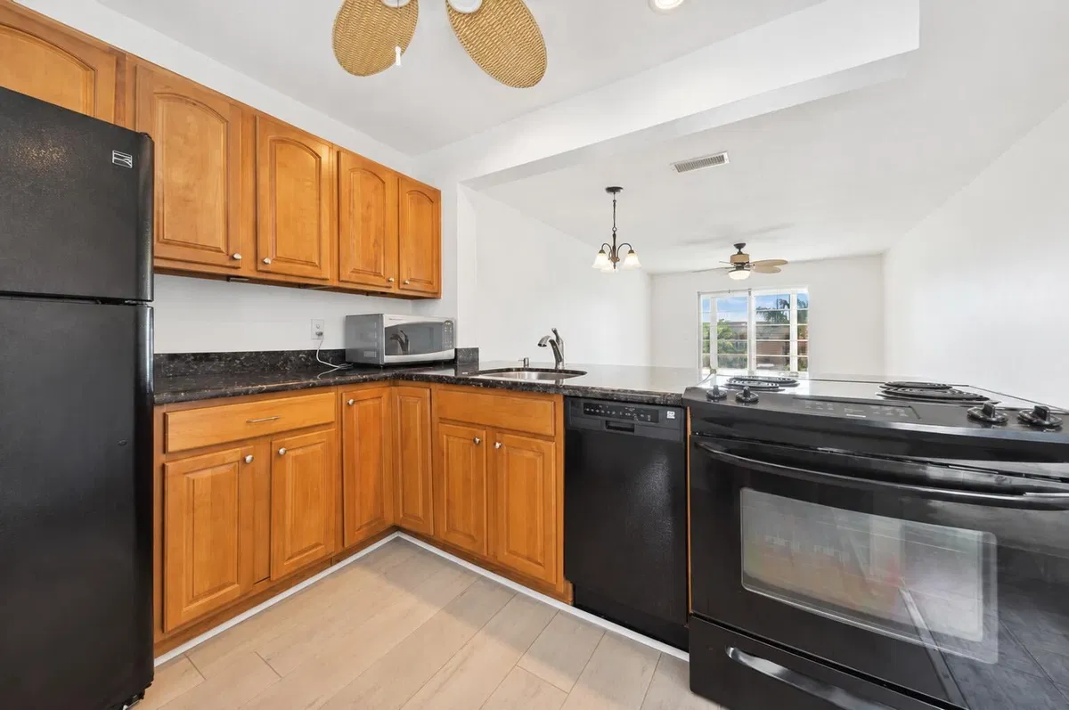 Unit 206 photo 7