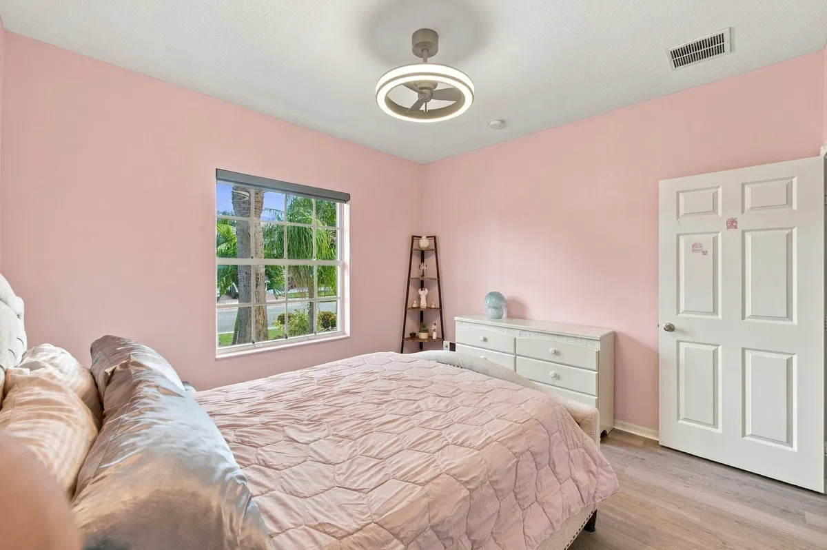 Residence photo 22