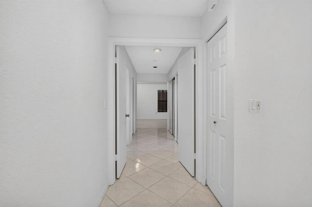 Residence photo 19