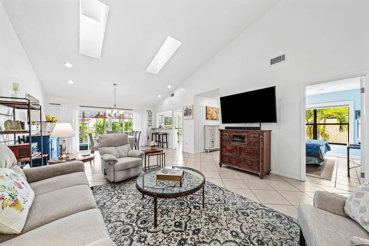  Residence photo 7
