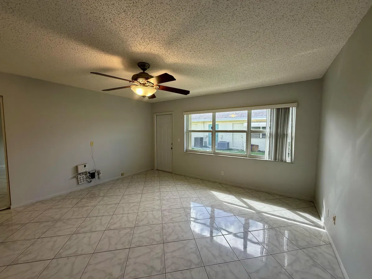 Unit C photo 7
