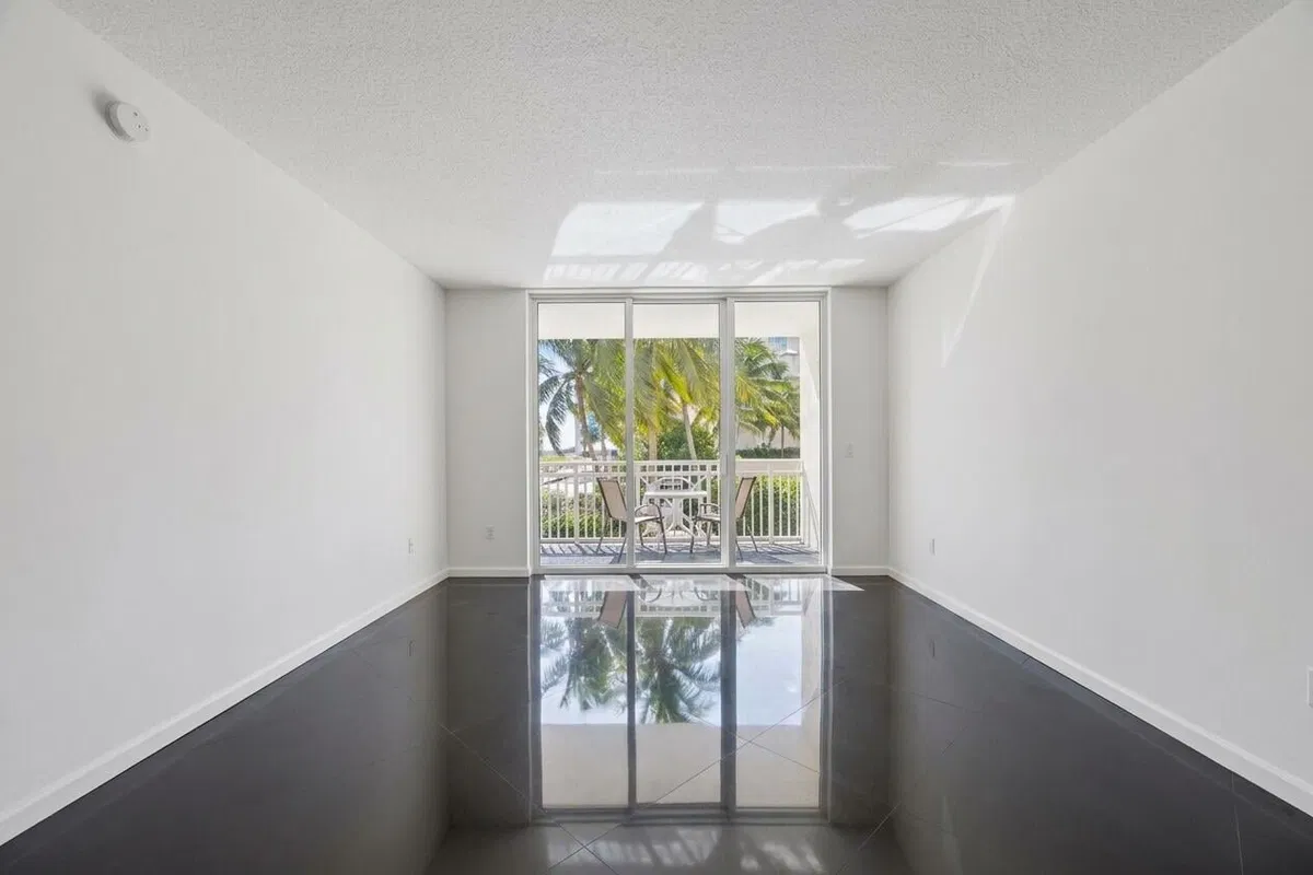  Unit 610 photo 19