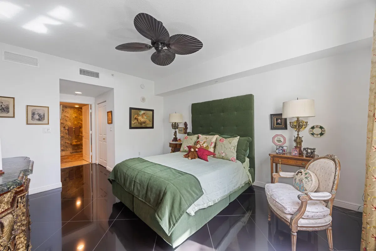  Unit 610 photo 28