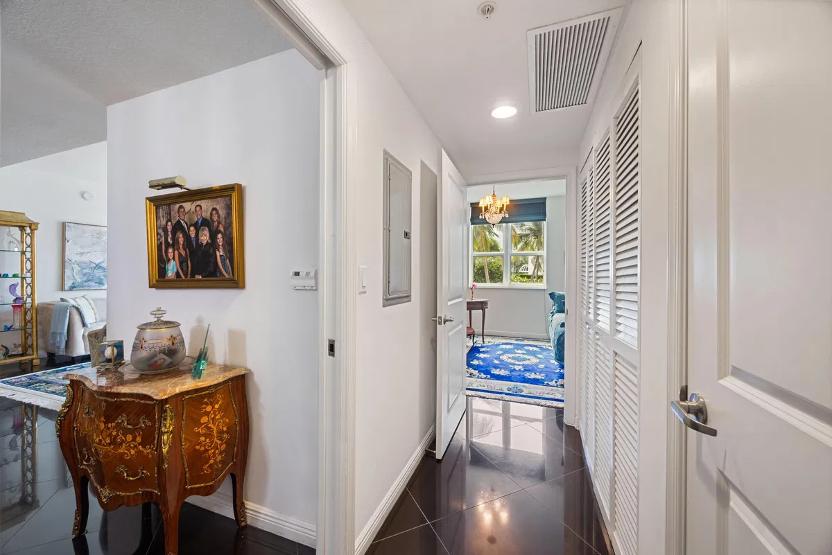  Unit 610 photo 34