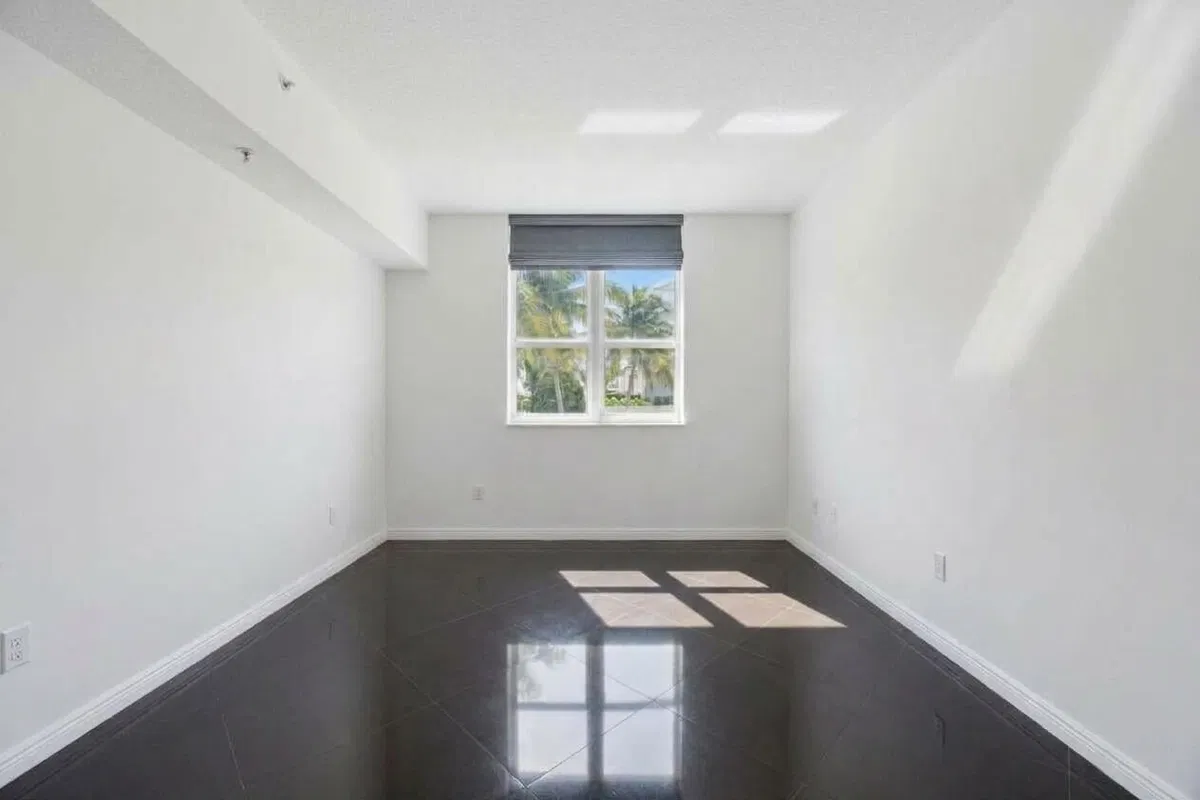  Unit 610 photo 37
