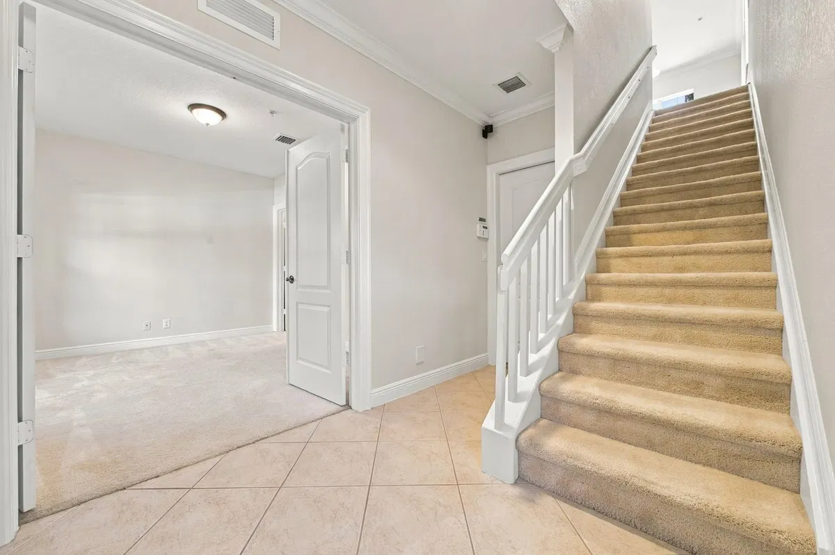 Unit 25 photo 13