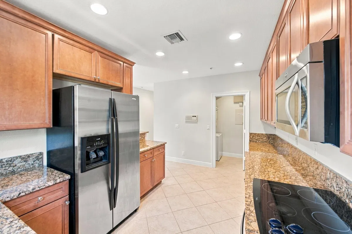 Unit 25 photo 19