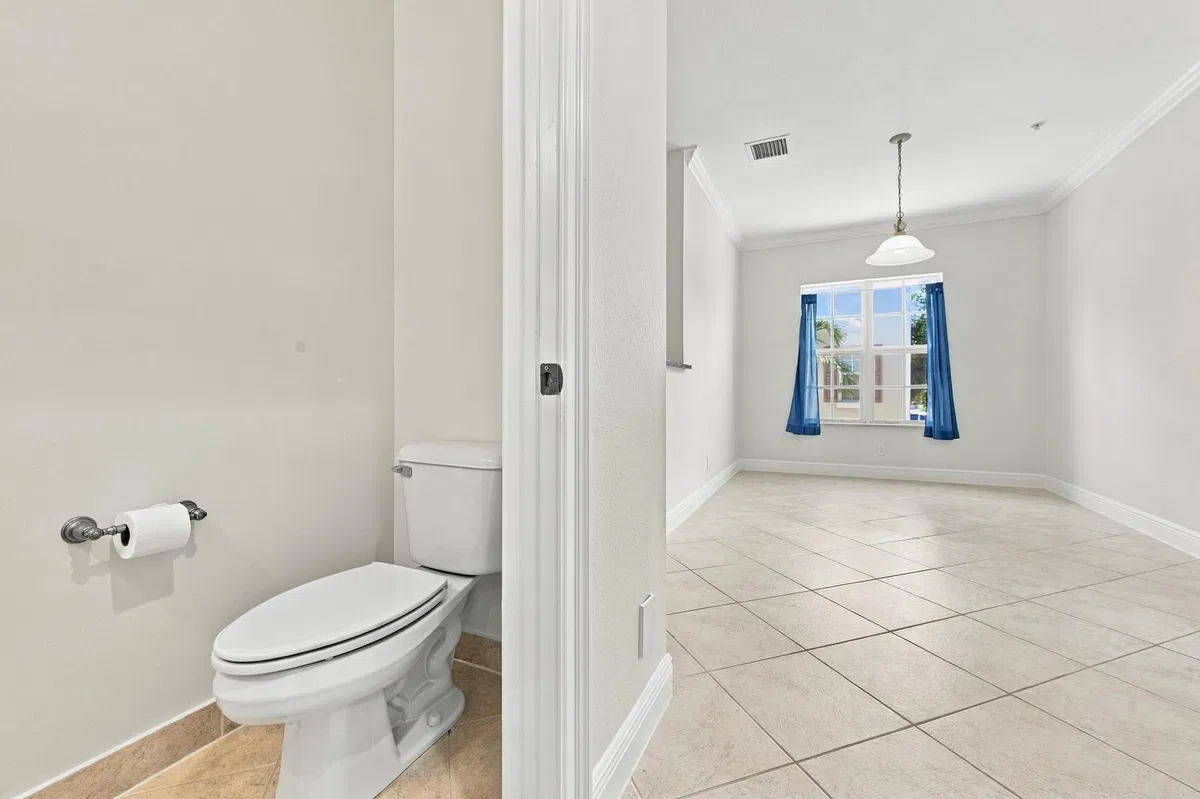 Unit 25 photo 22