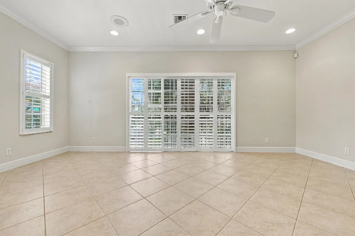 Unit 25 photo 25