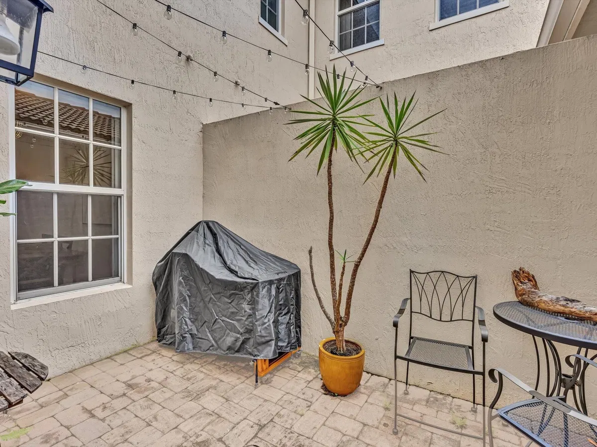  Residence photo 25