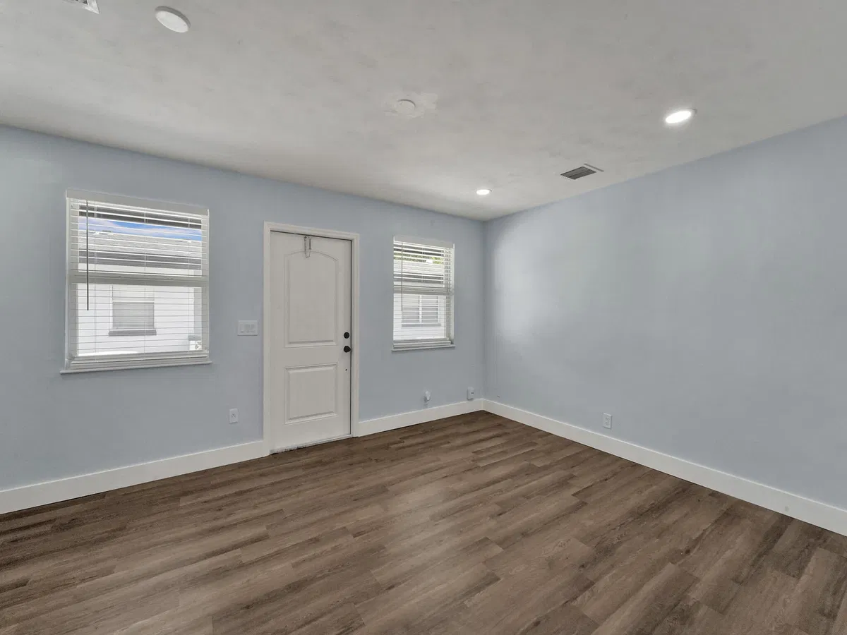 Unit 2 photo 19