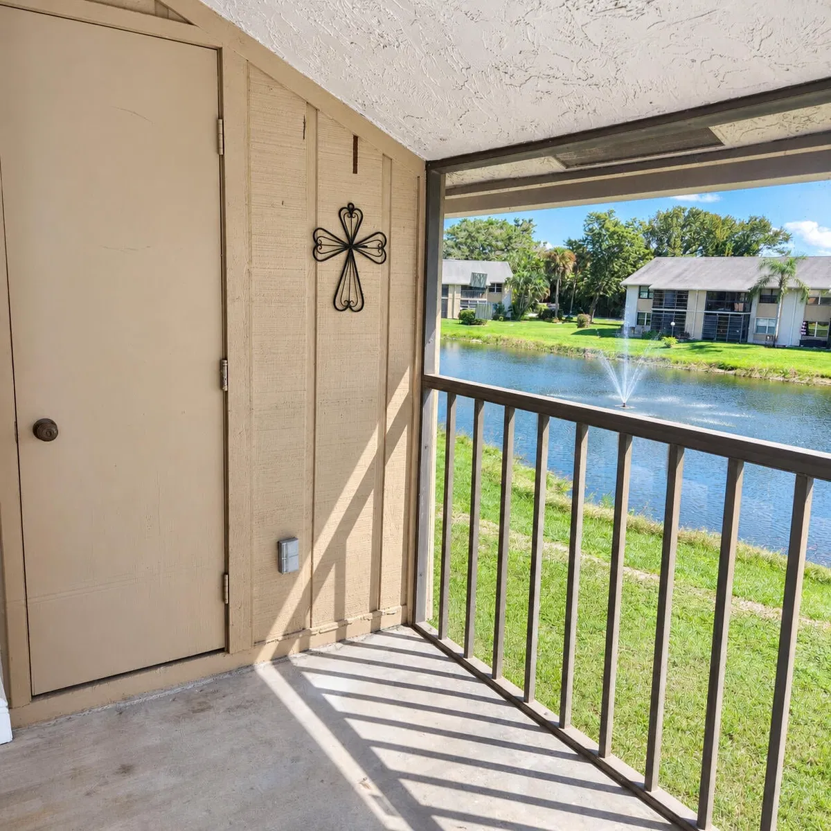 Unit 1206 photo 4