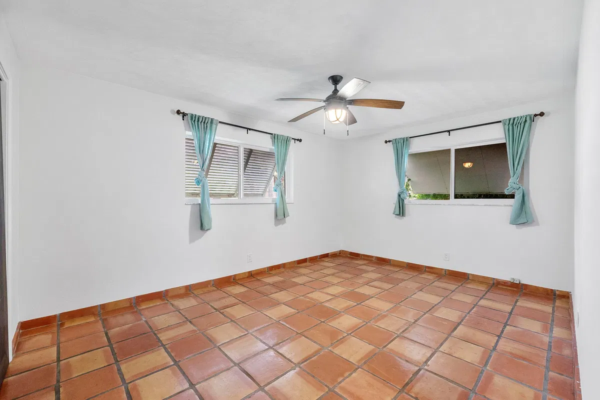 Residence photo 16