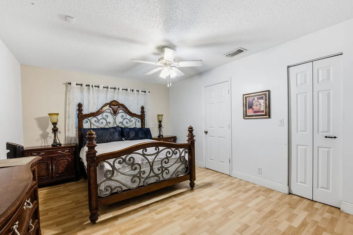 Residence photo 16