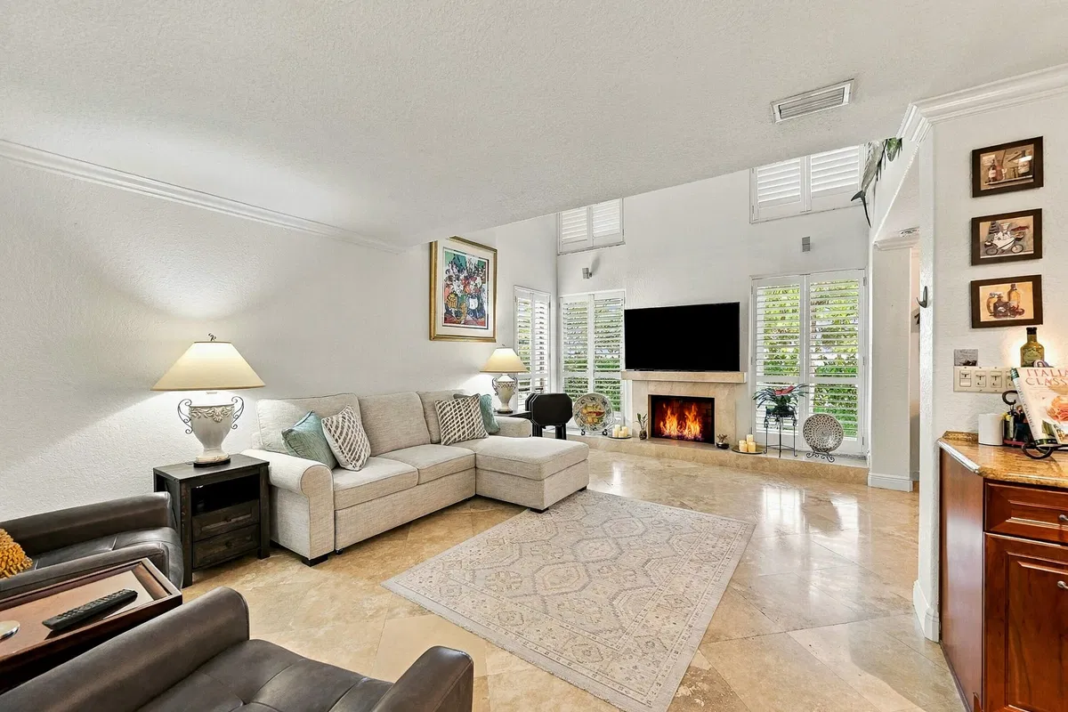  Residence photo 16