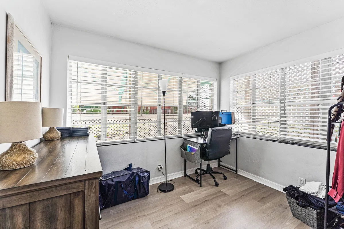 Residence photo 34