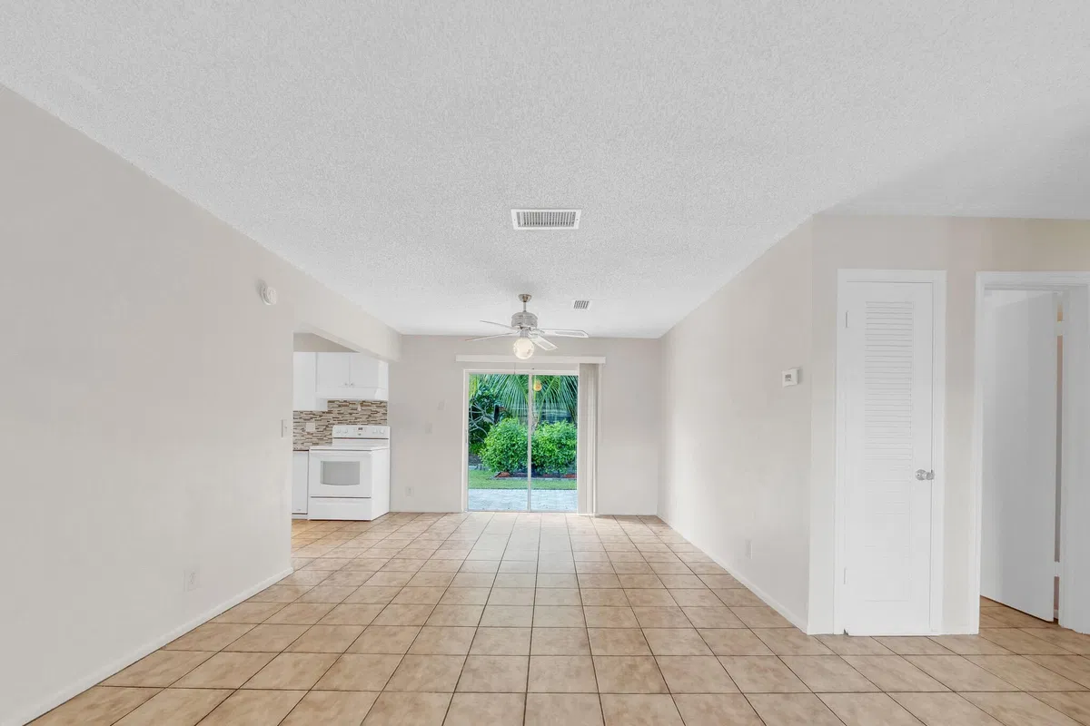 Residence photo 16