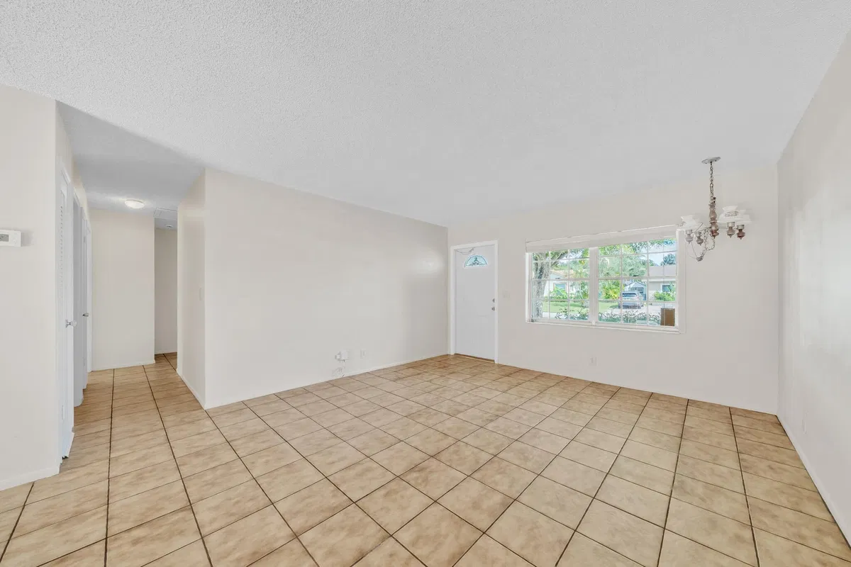 Residence photo 19