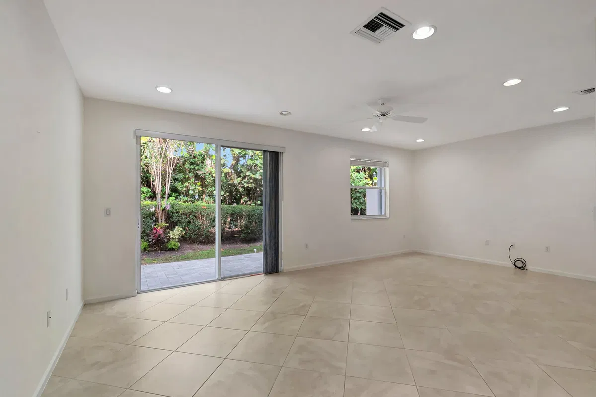 Residence photo 19