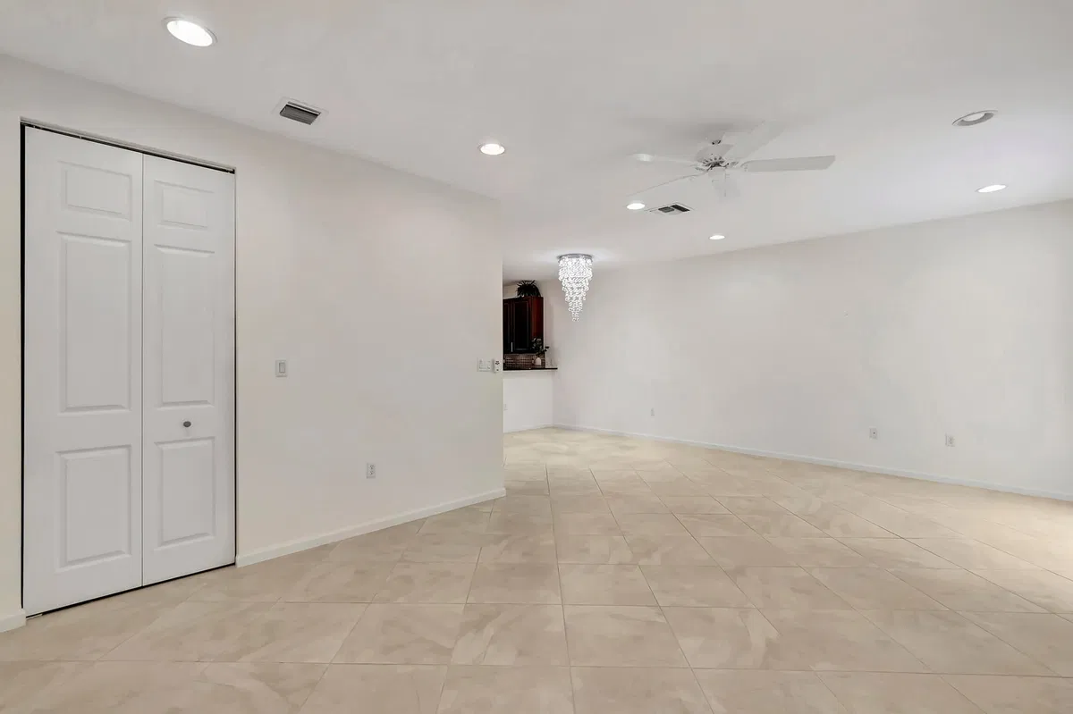 Residence photo 22