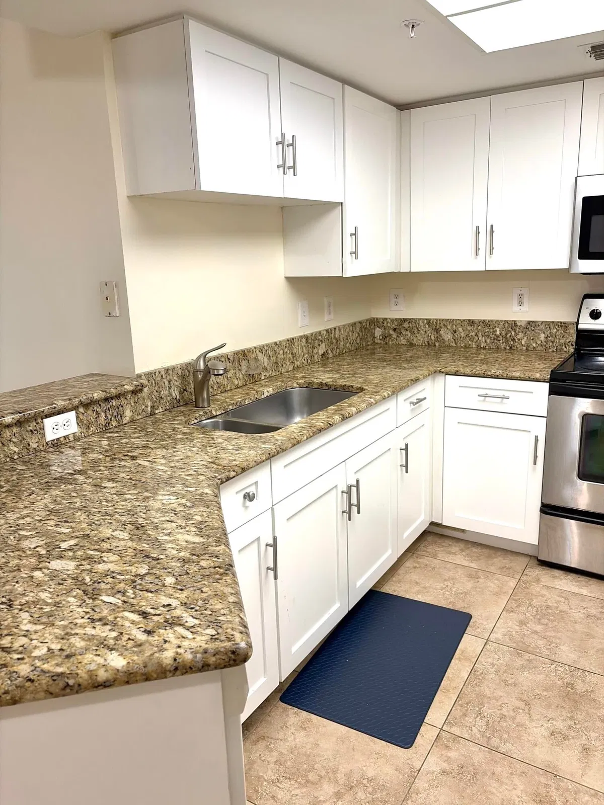 Unit 1112 photo 4