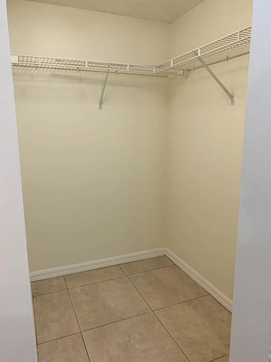 Unit 1112 photo 10