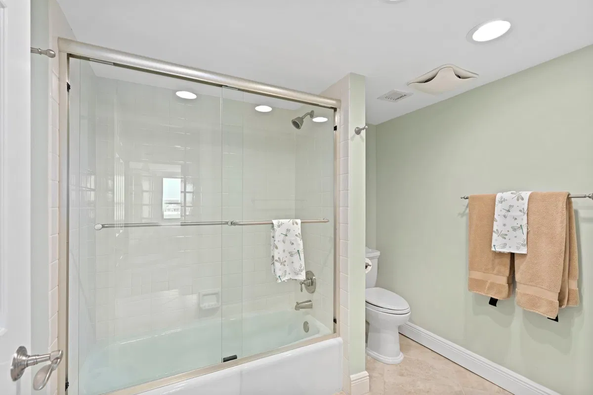 Unit B303 photo 37