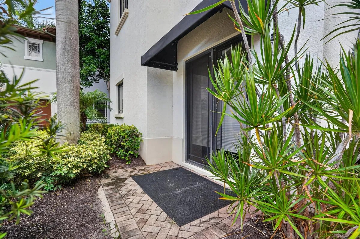 Residence photo 73