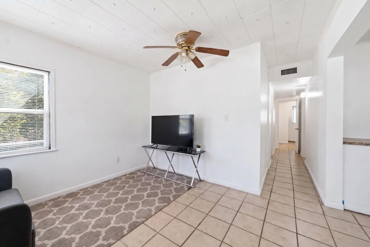 Residence photo 4