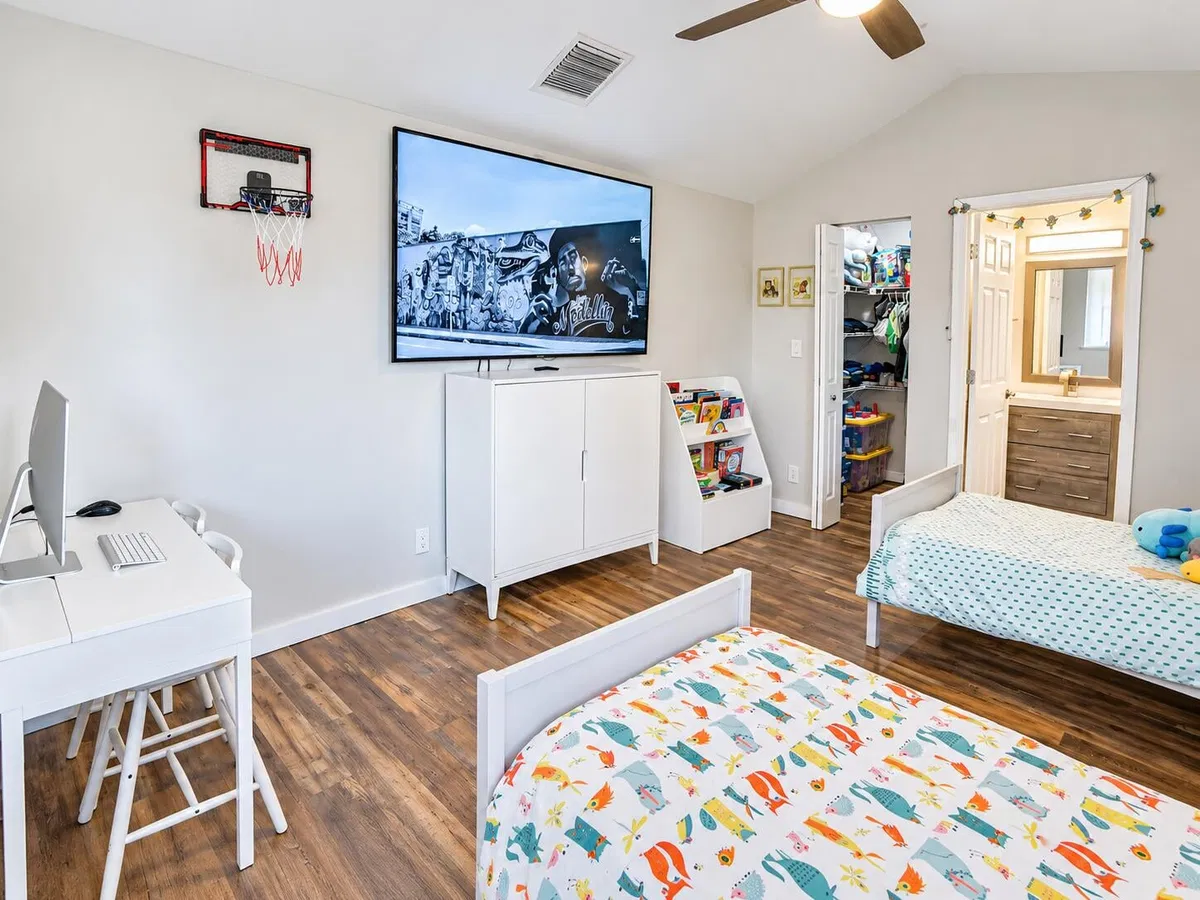 Residence photo 19