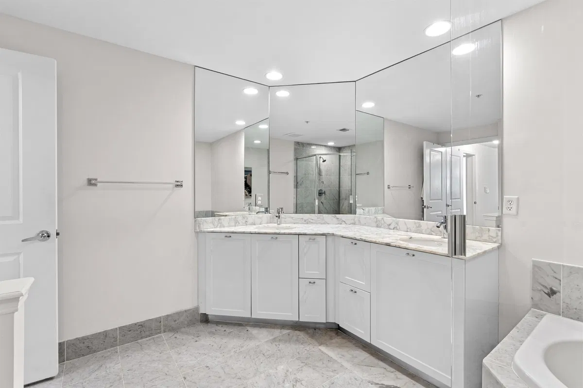 The Astor Unit 214 photo 16