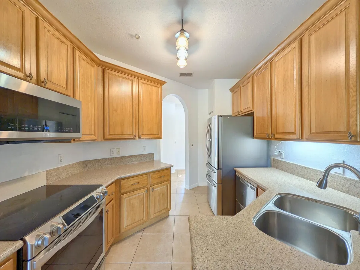 Unit 157 photo 7