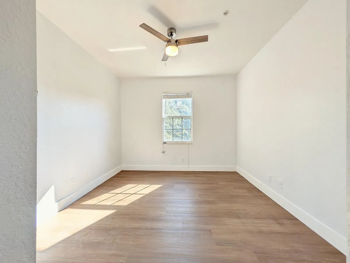 Unit 157 photo 16
