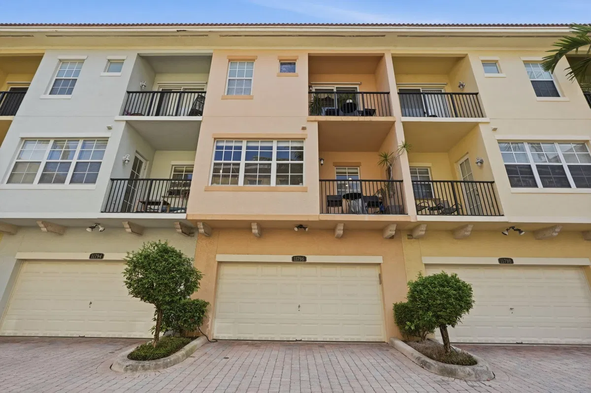 Residence photo 49