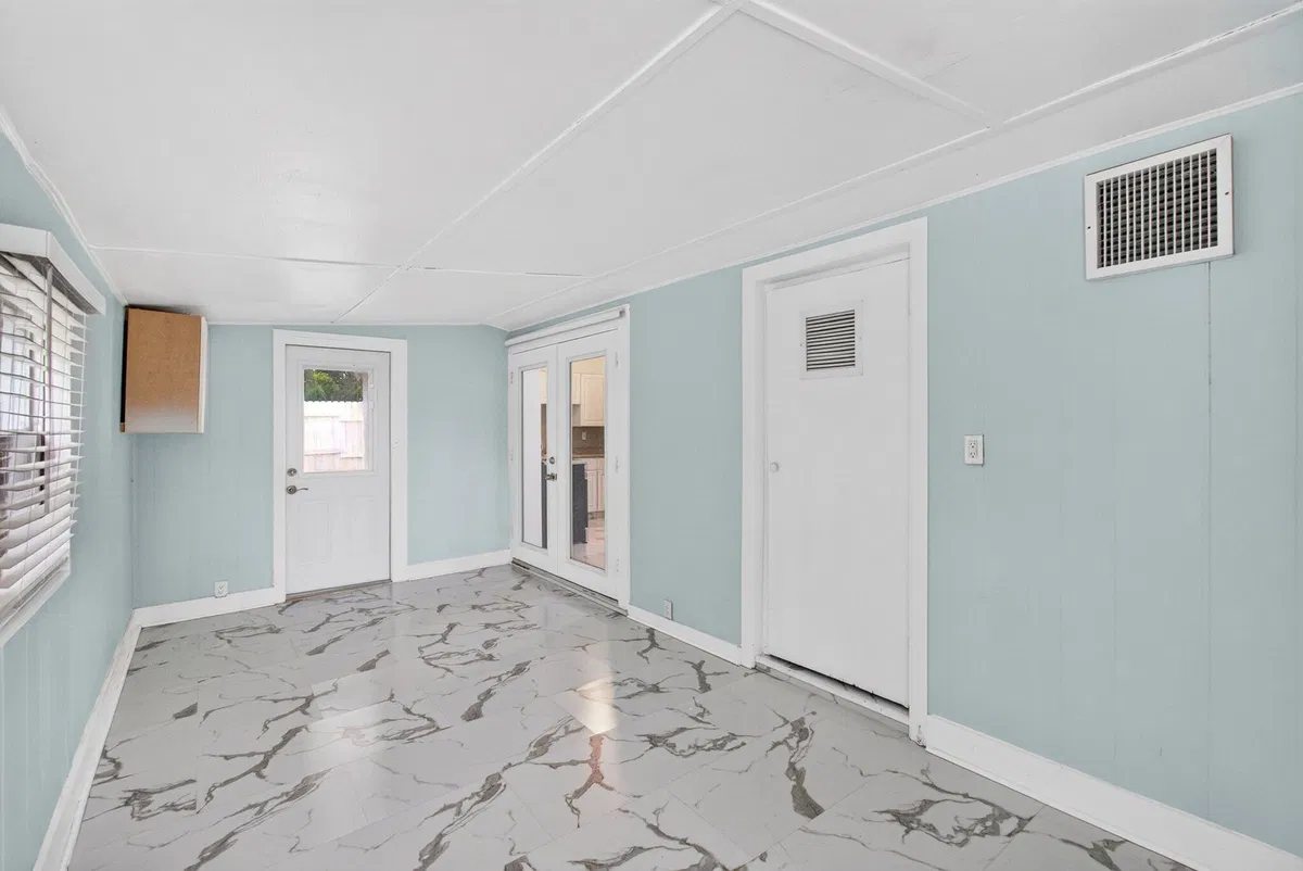 Residence photo 43