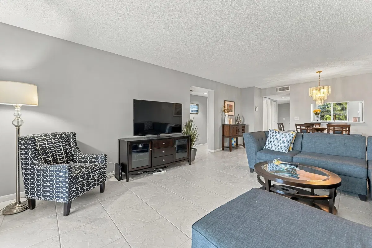 Unit 402 photo 13