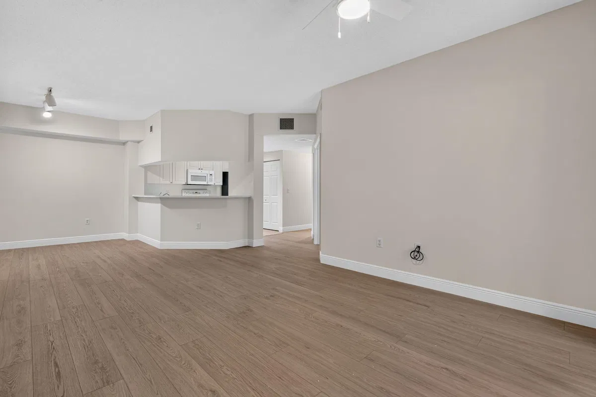  Residence photo 13