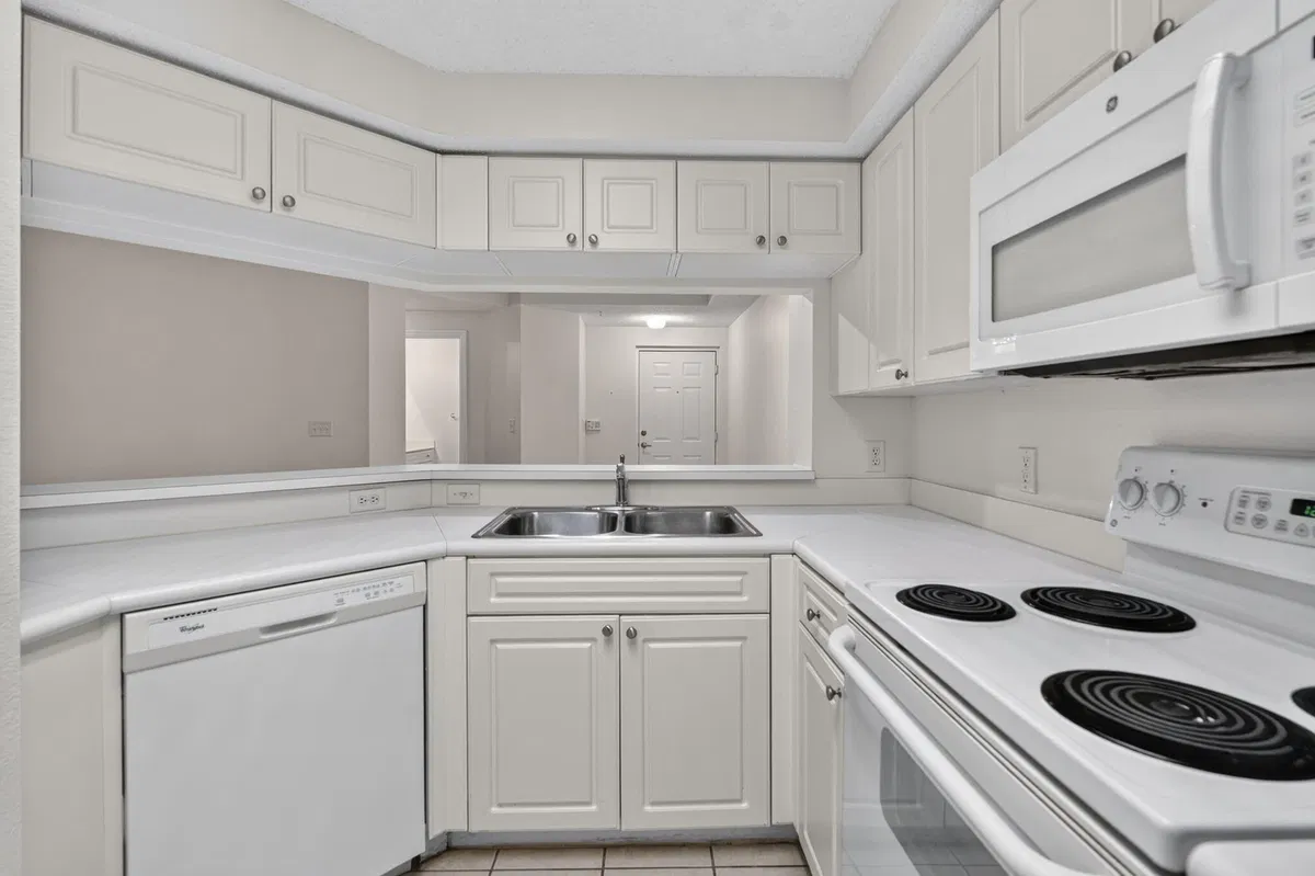  Residence photo 16