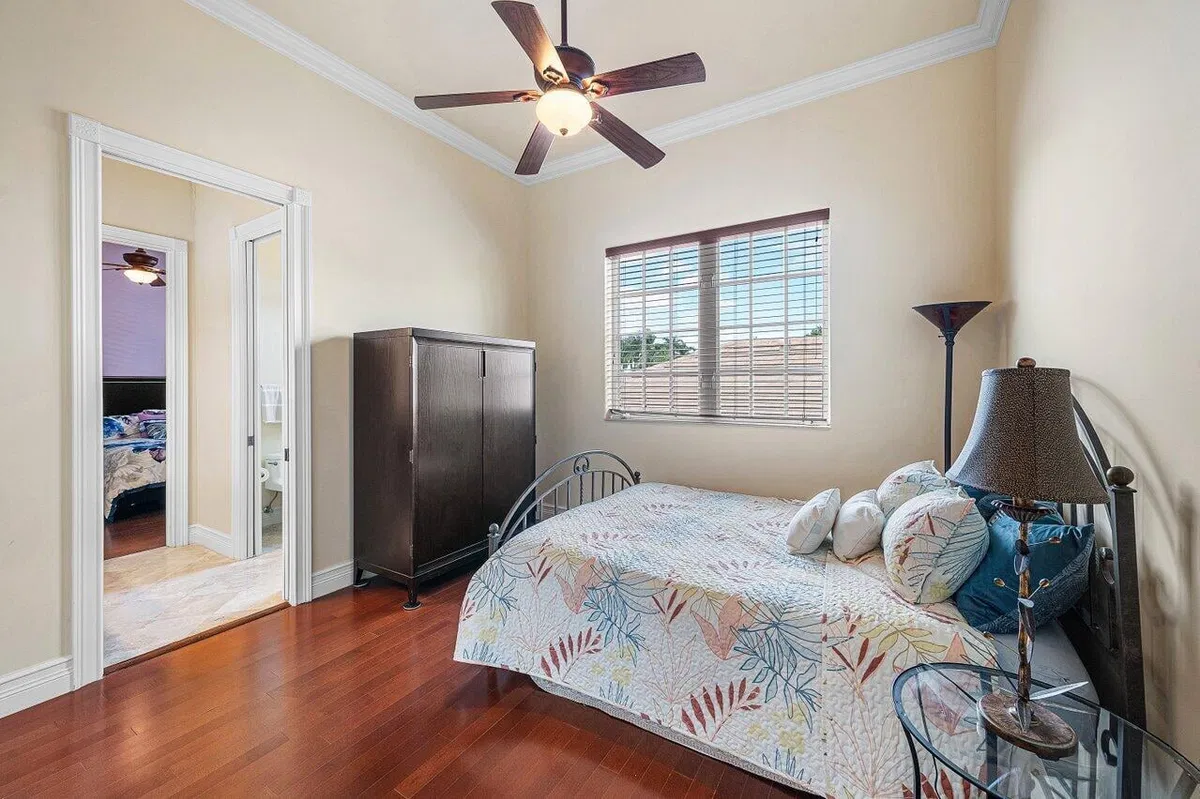 Residence photo 22