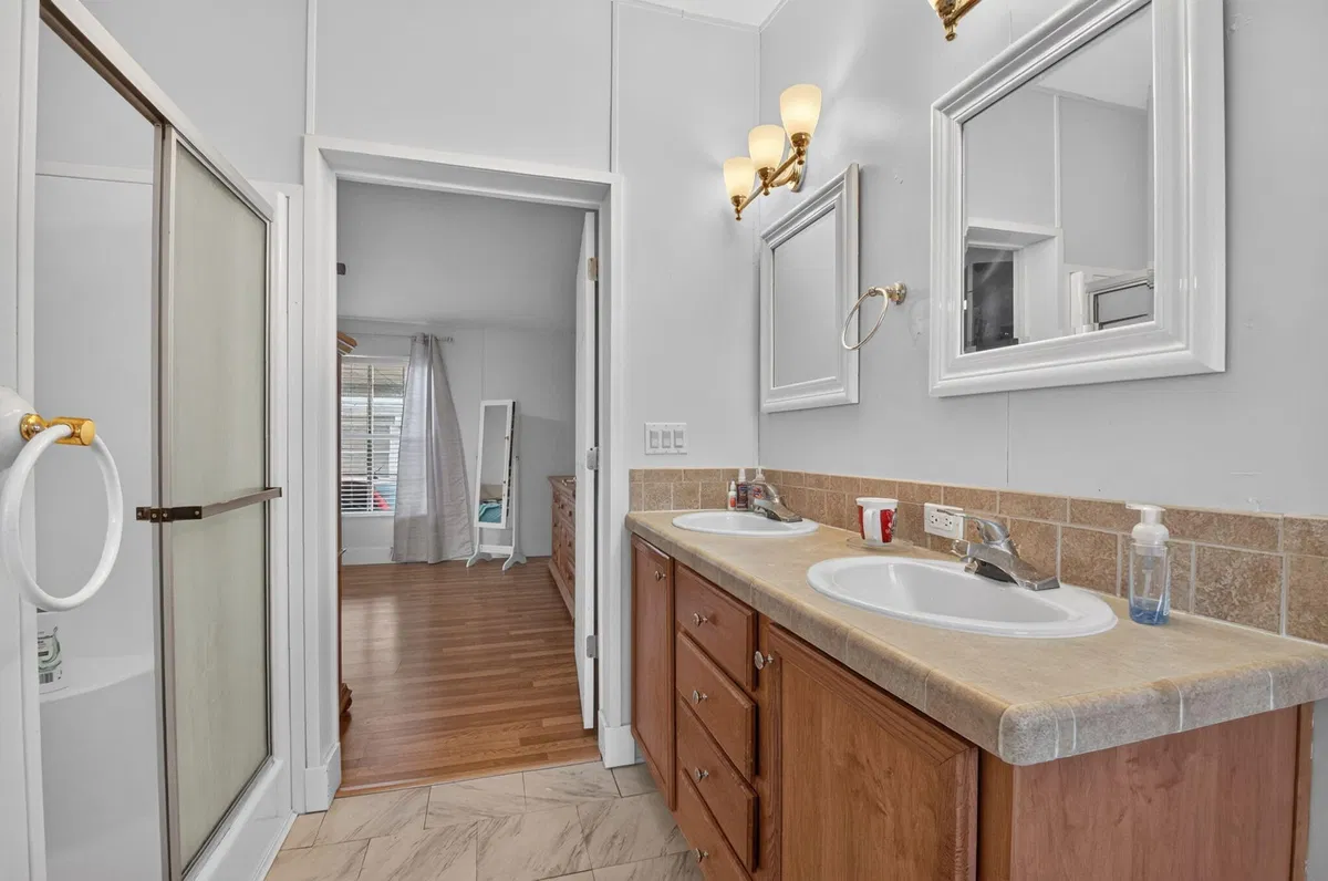 Unit 33 photo 19