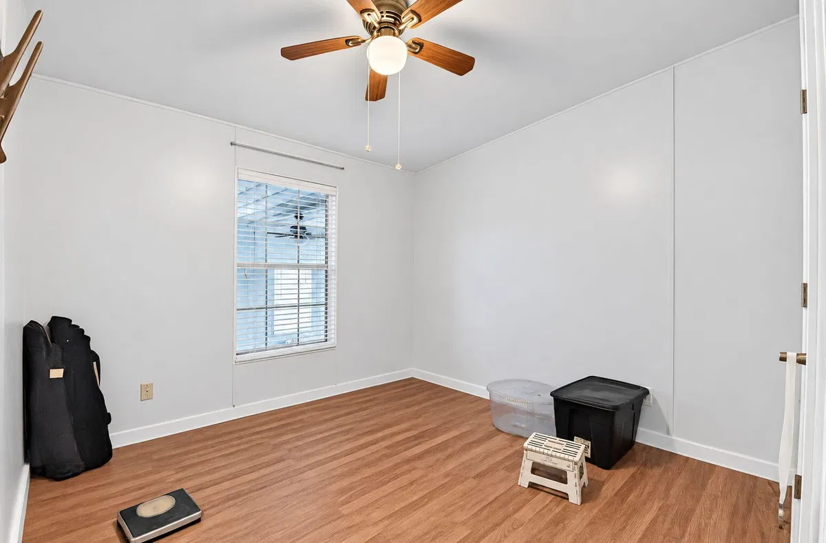 Unit 33 photo 25