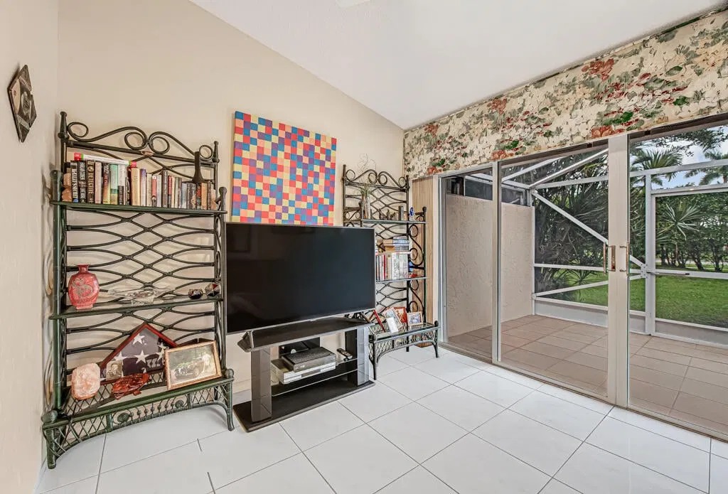Residence photo 16