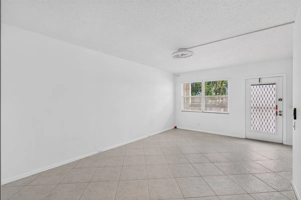  Residence photo 16