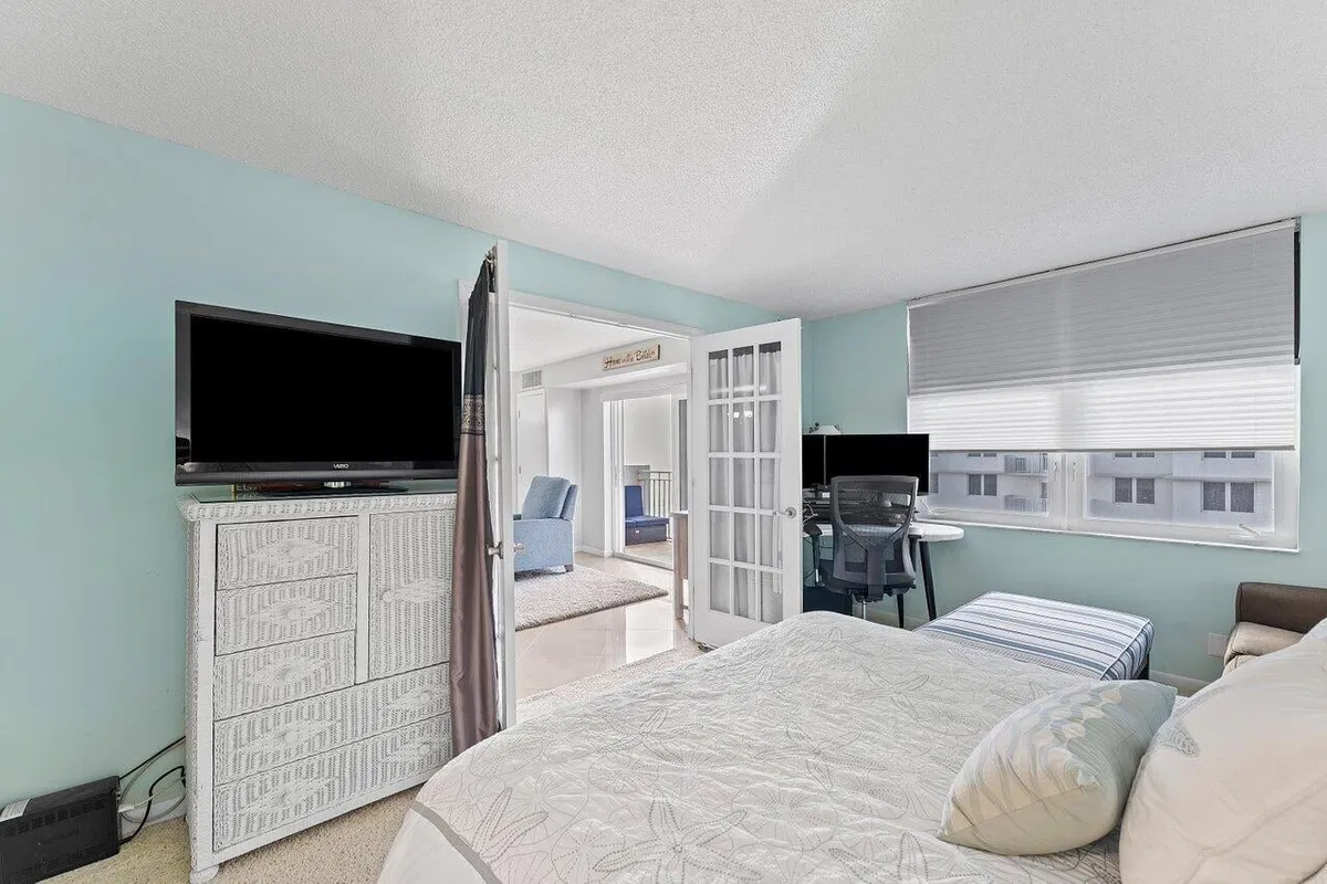 Unit 407 photo 22