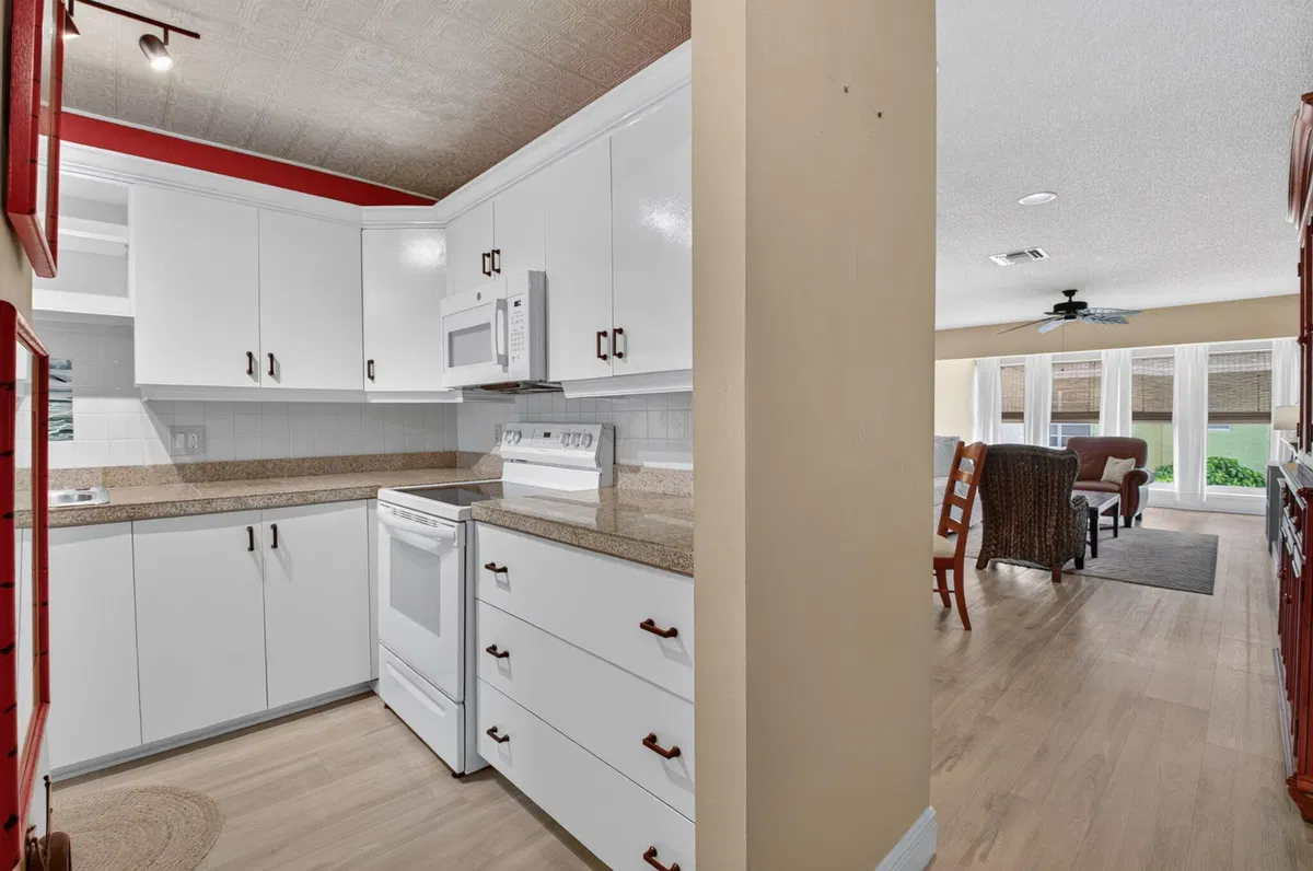 Residence photo 16