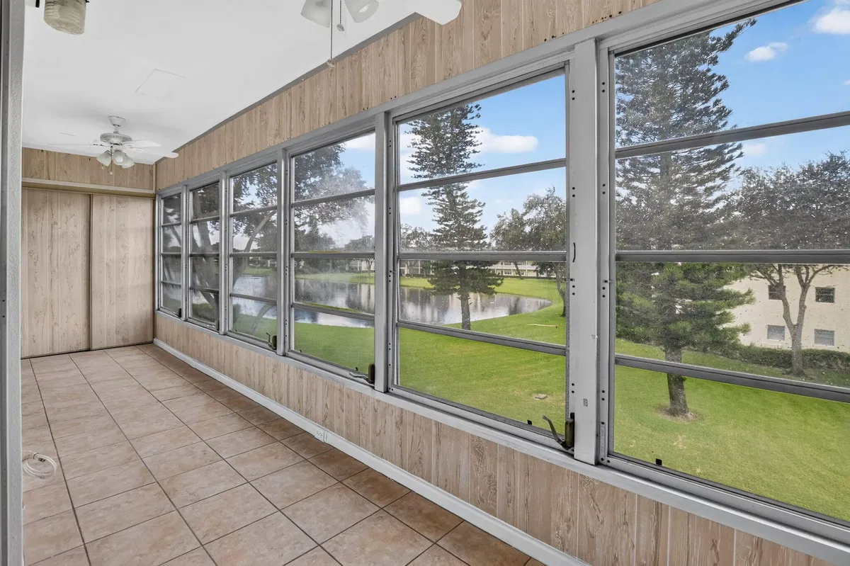Residence photo 16