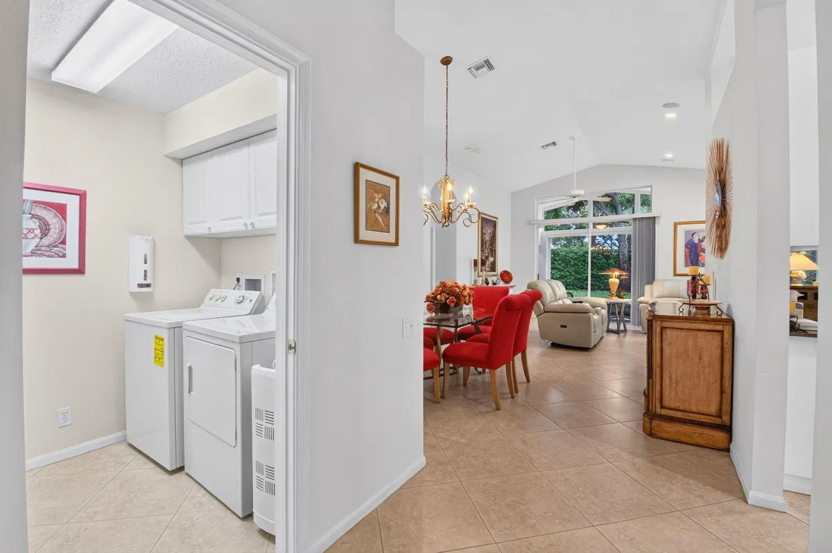 Residence photo 25